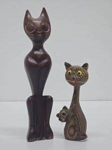 lot 13 image: 2 Vintage Mid Century Carved Wood Cat Sculpures