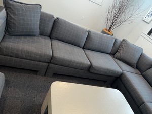 lot 159 image: Nice Clean Sectional Sofa - Gray w Thin White Square Pattern