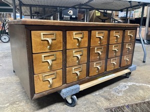 lot 2 image: Beautiful Condition Vintage 15-Drawer Card Catalog Cabinet
