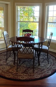 lot 50 image: Excellent Condition Round Kitchen Table wChairs - Made by Minson