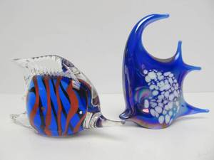 lot 197 image: Pair of Colorful Decorative Art Glass Fish