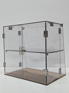 lot 261 image: Vintage Folding LuciteAcrylic Countertop Display Case