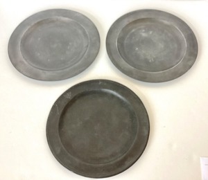 lot 7 image: Group of 3 Antique English Pewter Plates