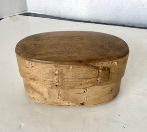lot 59 image: Small Antique Scandinavian Bentwood Box