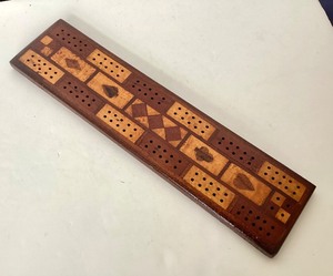 lot 62 image: Antique Folky Inlaid Cribbage Board