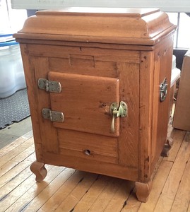 lot 69 image: Petite Antique Oak Icebox