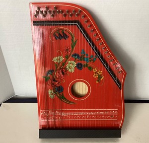 lot 73 image: Vintage Hand Painted Jubeltone Zither Harp