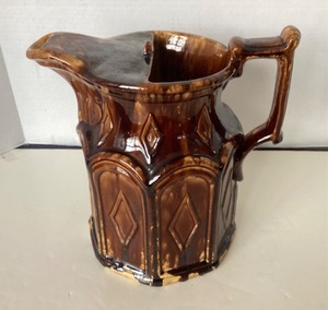 lot 88 image: Large Antique Rockingham Glaze Pitcher