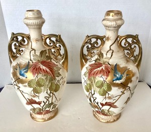 lot 139 image: Antique Pair Royal Bonn Painted & Gilded Urns