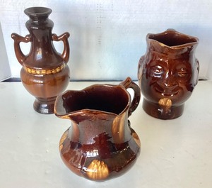 lot 78 image: Trio of Bennington Style Pottery Vessels