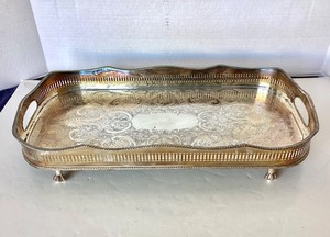 lot 157 image: Vintage Reed & Barton Galleried  Claw Foot Silverplate Tray