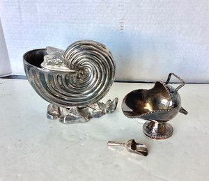 lot 160 image: Pair of Antique & Vintage Silverplate Tablewares