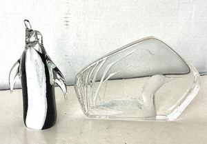 lot 175 image: Modern Art Glass Penguin and Loon Paperweights