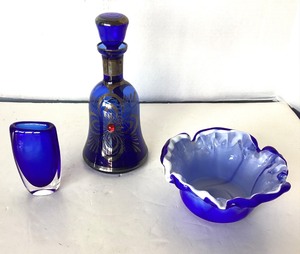 lot 176 image: Blue Glass Trio