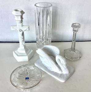 lot 178 image: Group of Assorted Vintage Glass #1