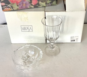 lot 180 image: Group of Modern Mikasa Glassware