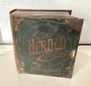 lot 209 image: Antique Norwegian Smoked Sardines Tin The Herald