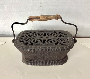 lot 212 image: Antique French Cast Iron Foot Warmer (Chaufforette)