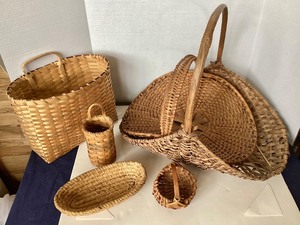 lot 250 image: Group of Antique and Vintage Baskets  Basket Book