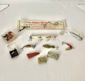lot 257 image: Group of Assorted Vintage Fishing Lures, Flies and Sinkers