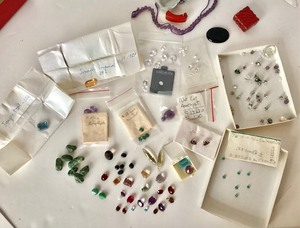 lot 266 image: Jewelerymakers Group of Loose Semi-precious Gemstones and Unidentified Stones