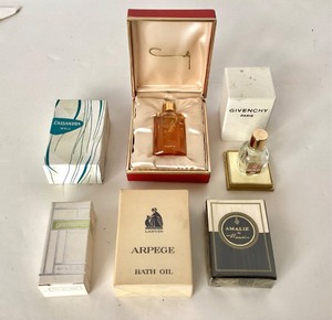 lot 267 image: Group of Small Vintage Perfumes