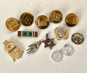 lot 268 image: Group of Military, Fraternal and Religious Collectibles