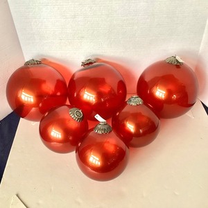 lot 270 image: Group of Extra Large Blown Glass Ornaments