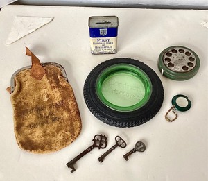 lot 273 image: Group of Assorted Vintage Collectibles