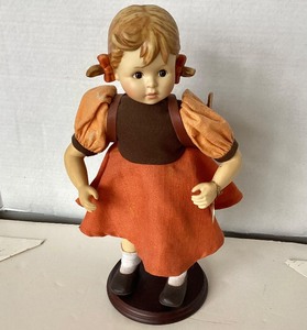lot 275 image: Vintage Goebel Hummel School Girl Doll