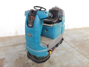 lot 8 image: Tennant T7 AMR Ride-On Scrubber