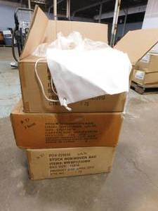 lot 37 image: White 13 x 16 Drawstring Bags