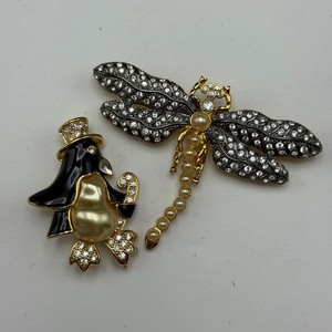 lot 82 image: Kenneth Jay Lane Brooch Duo