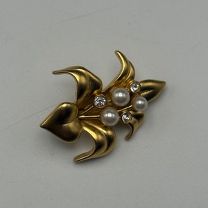 lot 92 image: Swarovski Brooch & Three-Pair Earring Collection