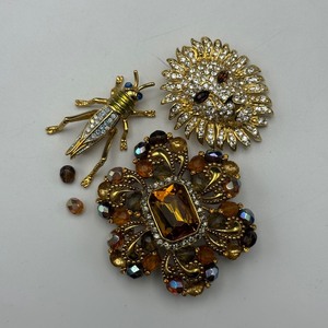 lot 112 image: Joan Rivers  Set of 3 Brooches