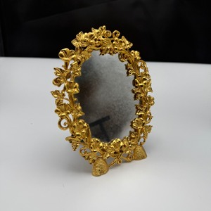 lot 117 image: Joan Rivers Beehive Mirror and Bee Pins Set