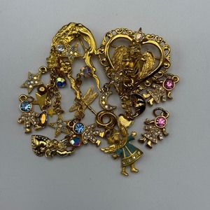 lot 150 image: Kirks Folly Pins & Earrings Set