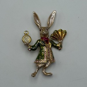 lot 153 image: Kirks Folly White Rabbit Alice in Wonderland Brooch Pin
