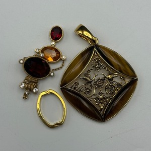 lot 156 image: Joan Rivers Brooches & Earrings Set