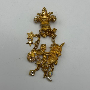 lot 159 image: KIRKS FOLLY UNICORN CHERUB BROOCH & WHIMSICAL EARRINGS SET
