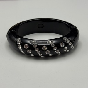 lot 168 image: Kenneth Jay Lane Duchess of Windsor Imperial Bangle Bracelet