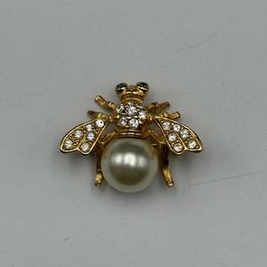 lot 180 image: Joan Rivers Classics Collection  Interchangeable Bee Pin