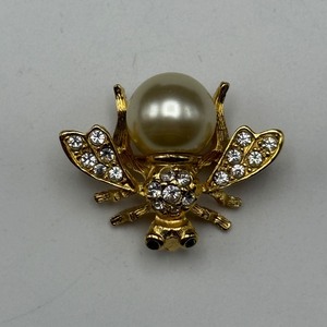 lot 181 image: Joan Rivers Classics Collection  Interchangeable Bee Pin