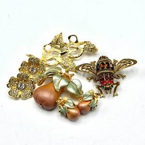 lot 116 image: Joan Rivers Brooch and Earring Set  3 Brooches, 2 Matching Earrings