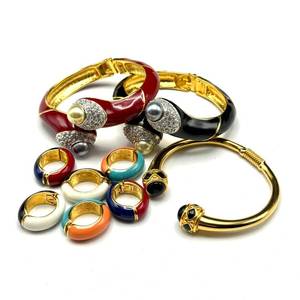 lot 121 image: Kenneth Jay Lane Bracelet & Earring Lot