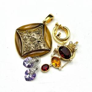 lot 156 image: Joan Rivers Brooches & Earrings Set
