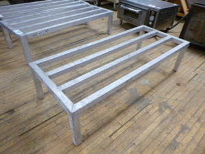 lot 39 image: Aluminum Dunnage Rack