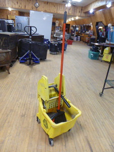 lot 52 image: Rubbermaid Mop Bucket with Ringer
