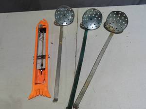 lot 26 image: Mixed Lot of Ice Fishing Scoops and Tip - Up