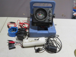 lot 14 image: Vexilar FL-8 Ice Flasher with Vexlar Automatic Charger